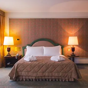 Grand Excelsior Hotel